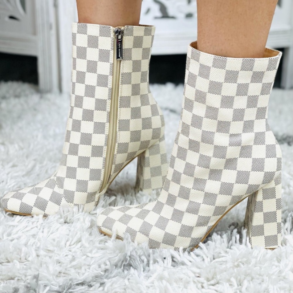 Brand new checkered heel ✔️